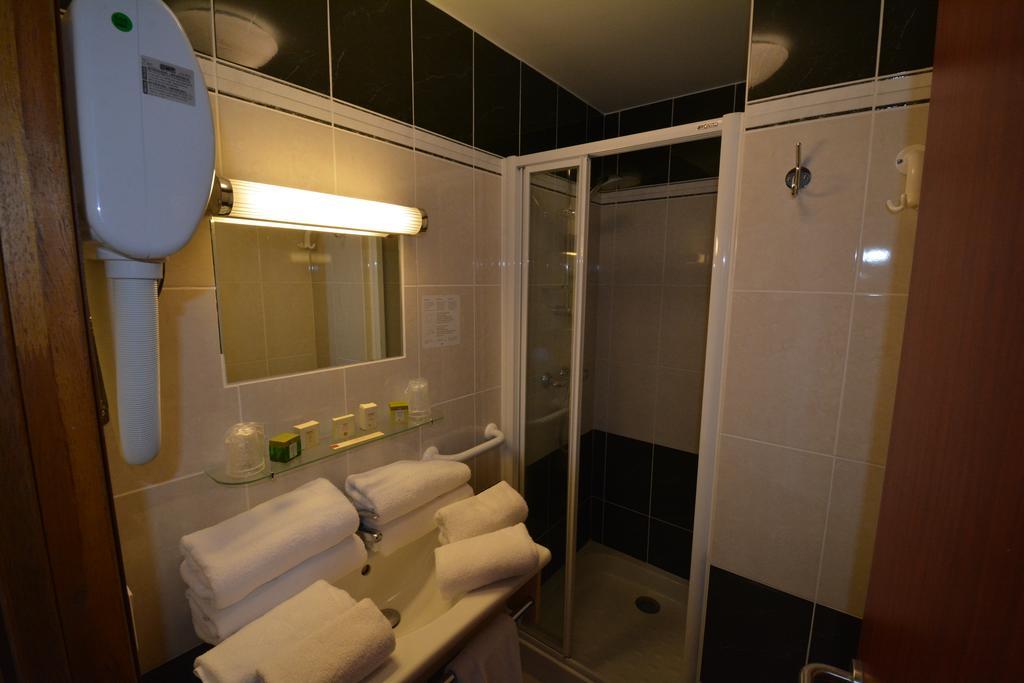 Hôtel Au P'Tit Quinquin à Céaux Extérieur photo