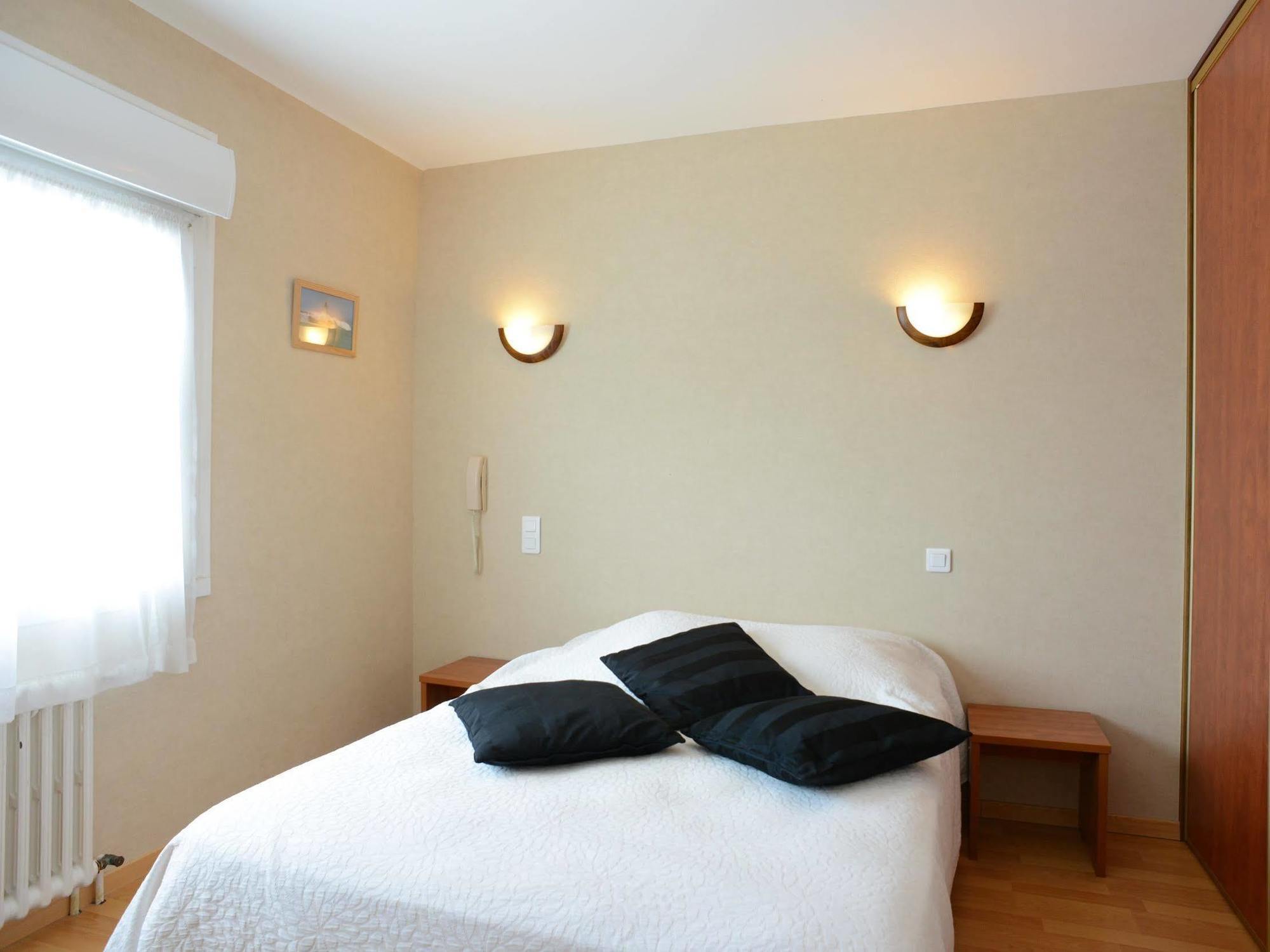 Hôtel Au P'Tit Quinquin à Céaux Extérieur photo